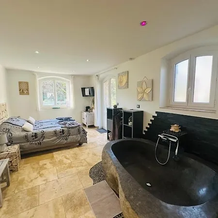 Alojamento de Acomodação e Pequeno-almoço Au Charme De Pepiole