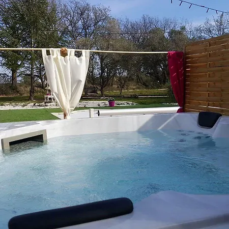 Au Charme De Pepiole Bed and Breakfast