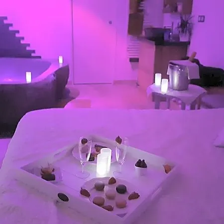 Au Charme De Pepiole Bed and Breakfast